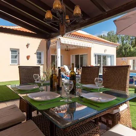 Villa Isla Wonderful 3 Bedroom Private Heated Pool