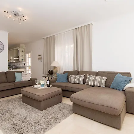 Isla Wonderful 3 Bedroom Private Heated Pool