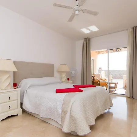 Isla Wonderful 3 Bedroom Private Heated Pool Villa *